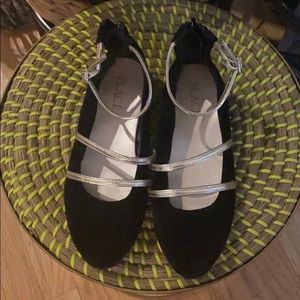 The Children’s Place Girls (11) Flats 🥿